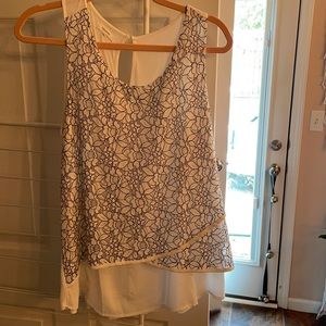White/black Lacey tulip bottom top